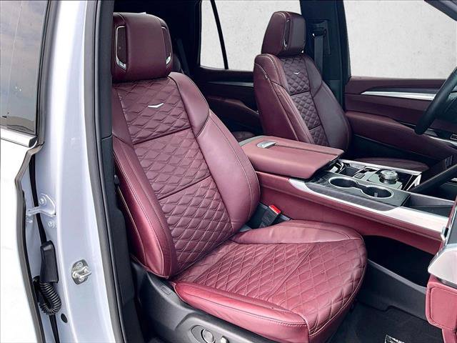 Certified 2026 Cadillac Escalade Luxury AWD/4WD image 9