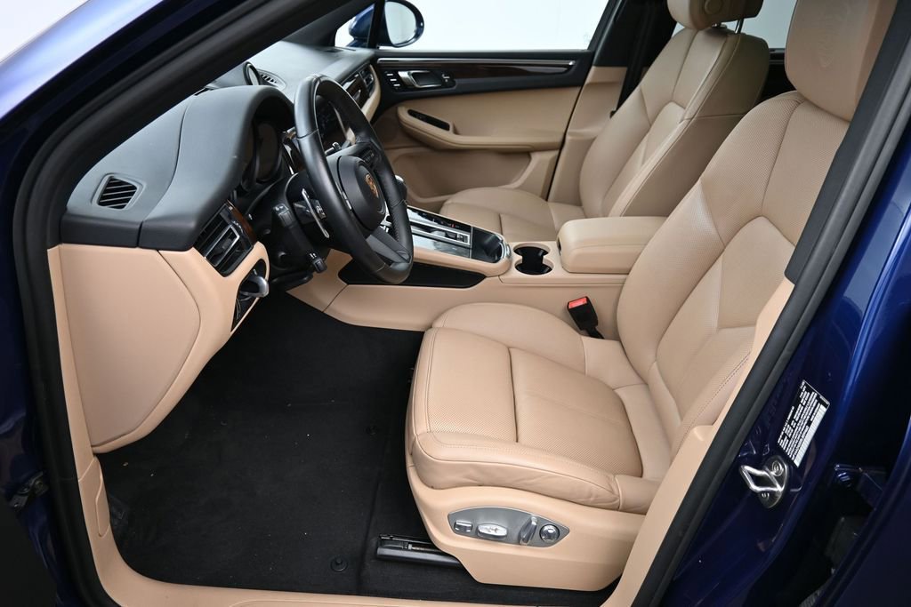 Certified 2024 Porsche Macan AWD/4WD image 5