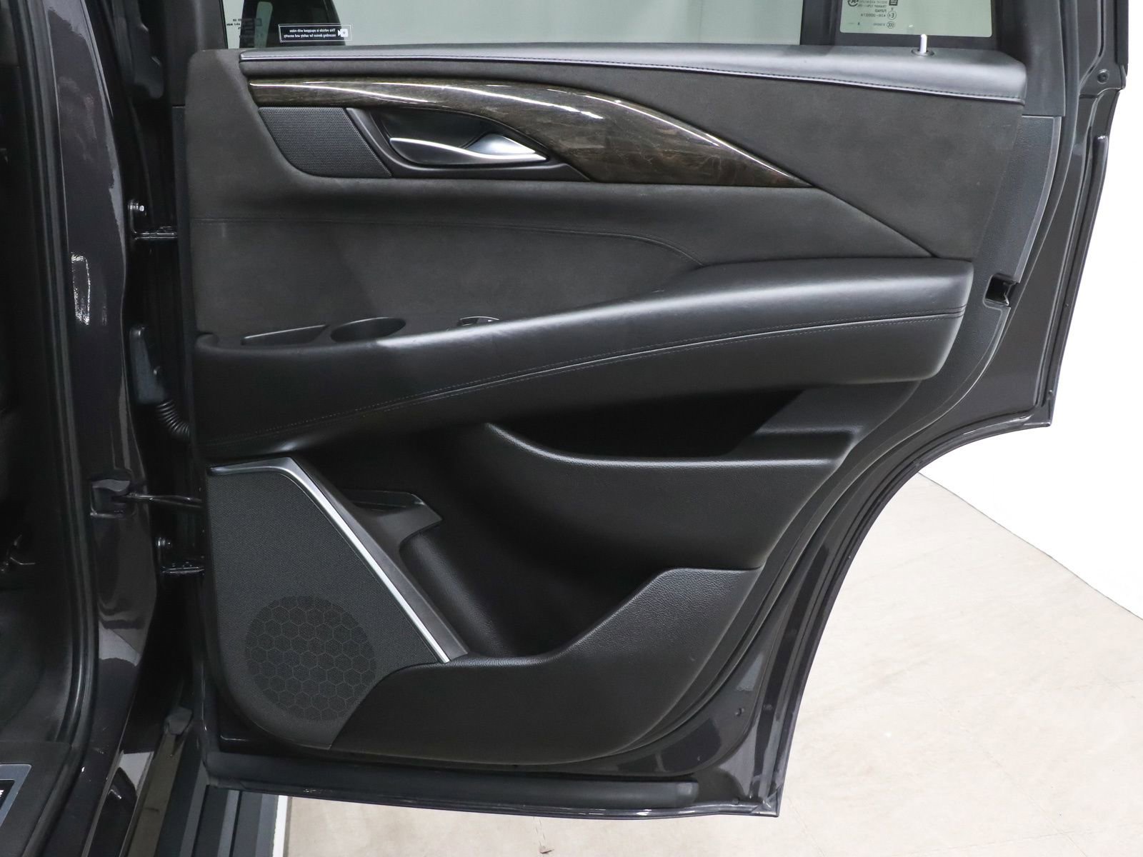 Used 2016 Cadillac Escalade Platinum AWD/4WD image 18