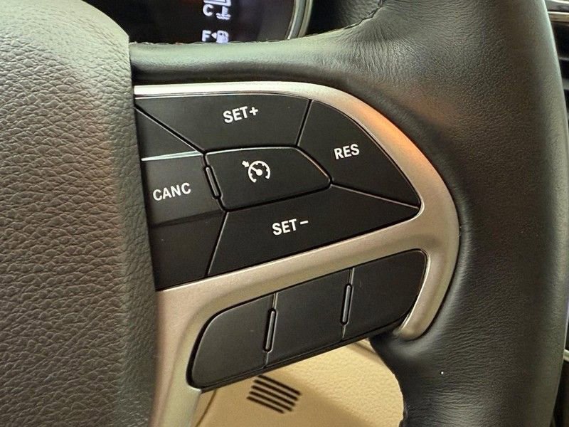 Used 2019 Jeep Grand Cherokee Limited w/ Trailer Tow Group IV AWD/4WD image 15