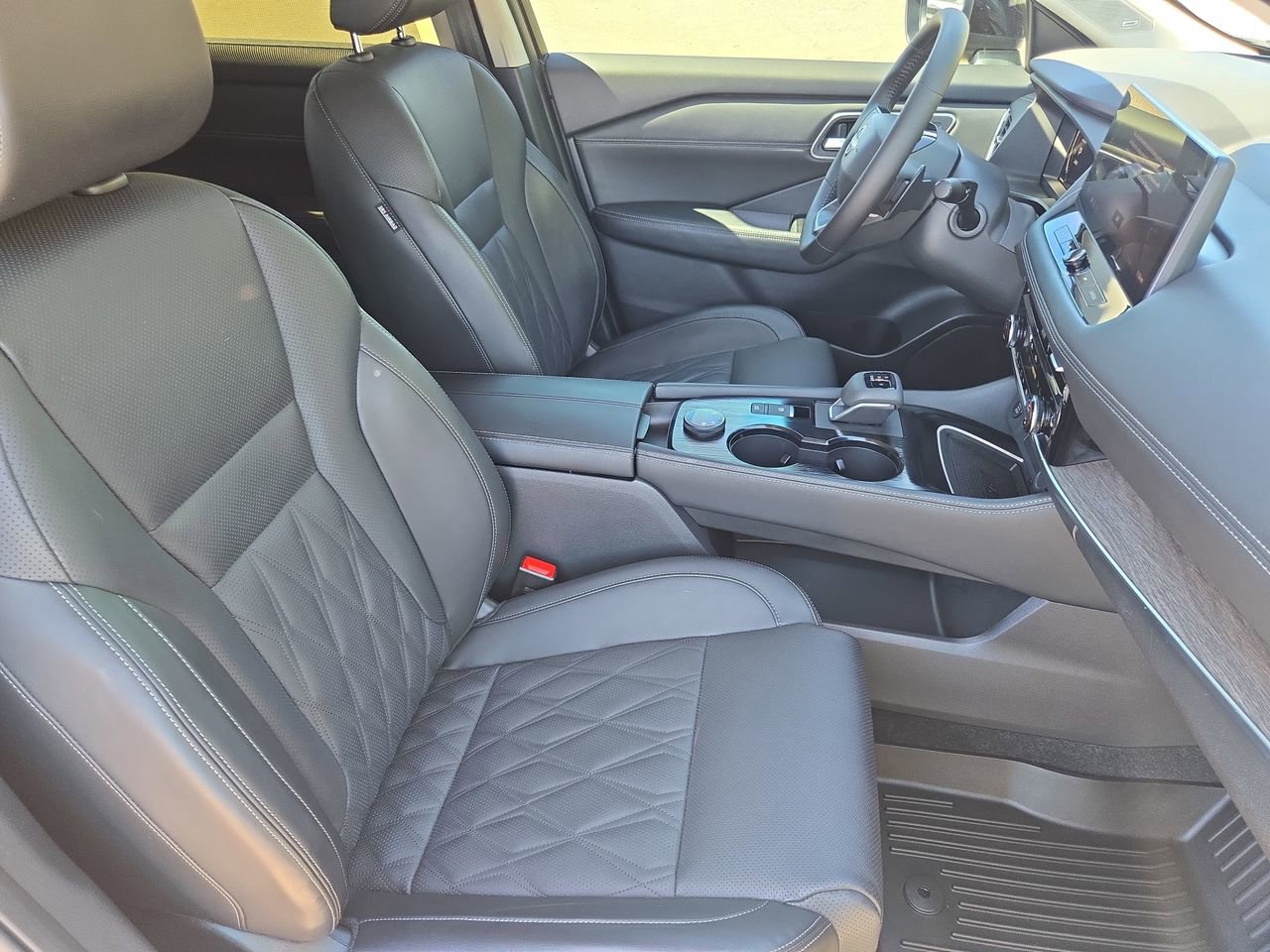 Certified 2025 Nissan Rogue Platinum w/ Platinum Premium Package image 10