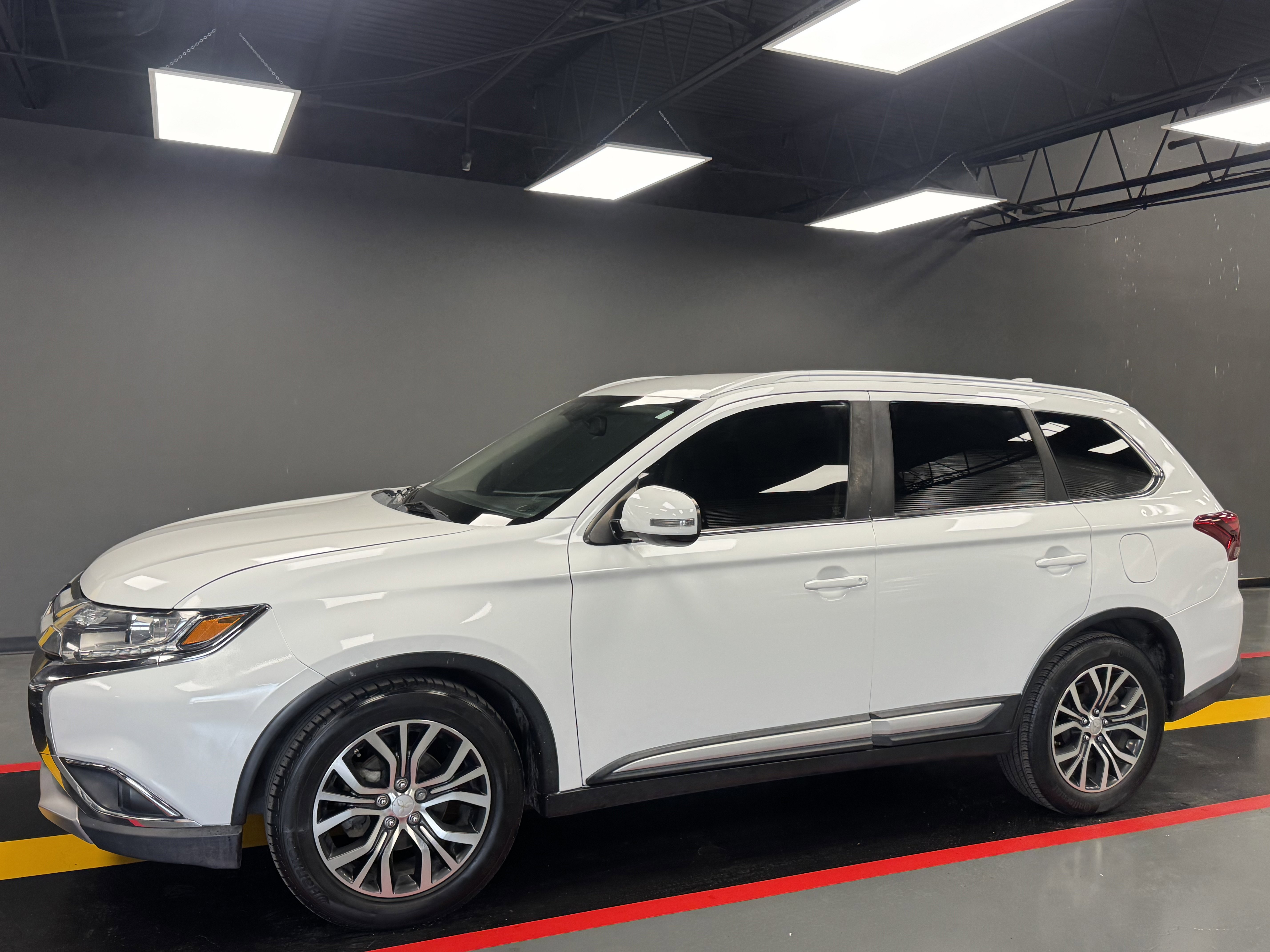 Used 2017 Mitsubishi Outlander SEL AWD/4WD image 3
