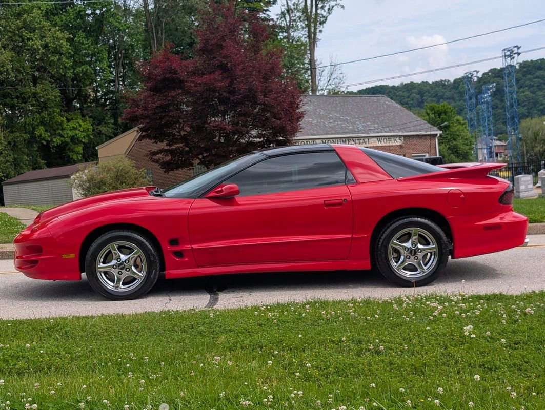 Used 1999 Pontiac Firebird Formula w/ Security Pkg RWD image 11