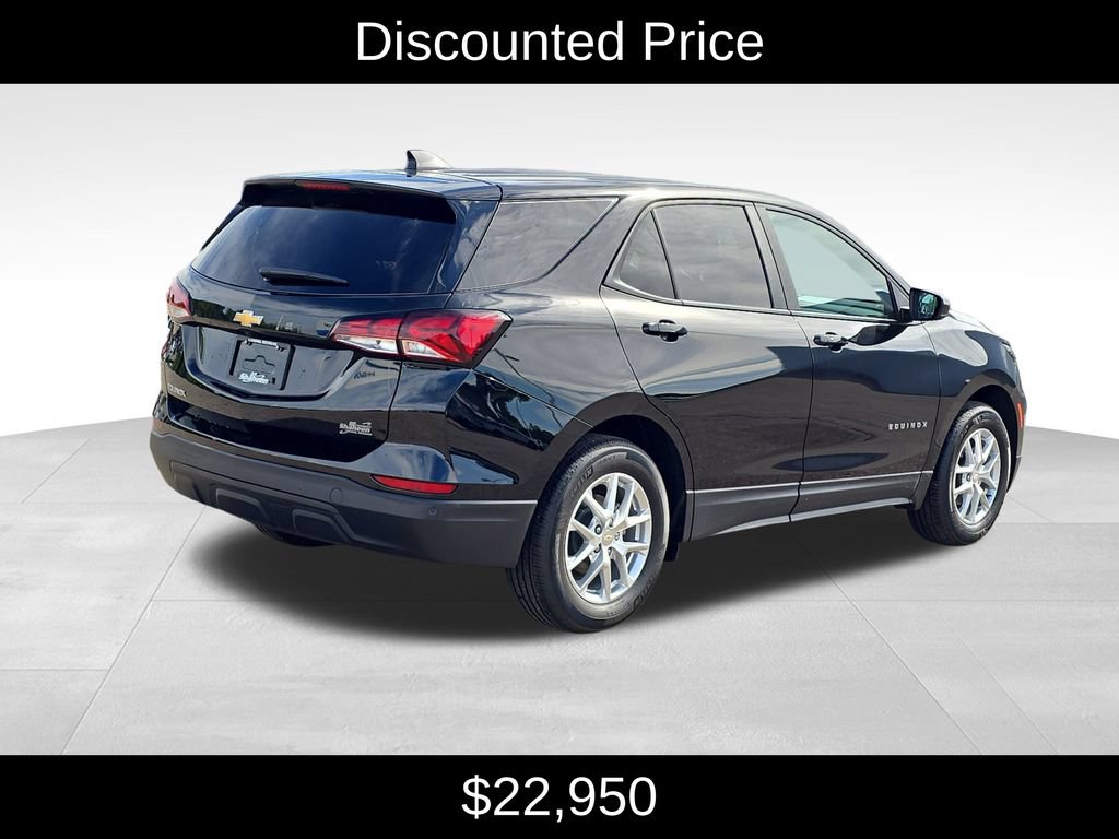 Used 2024 Chevrolet Equinox LS w/ LS Convenience Package FWD image 3