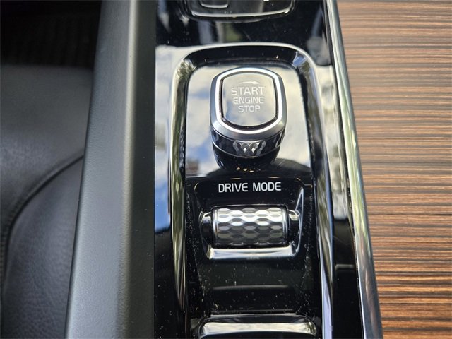 Used 2021 Volvo XC60 T8 Inscription Expression w/ Protection Package Premier image 19