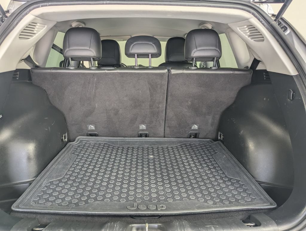 Used 2018 Jeep Compass Latitude w/ Cold Weather Group AWD/4WD image 23