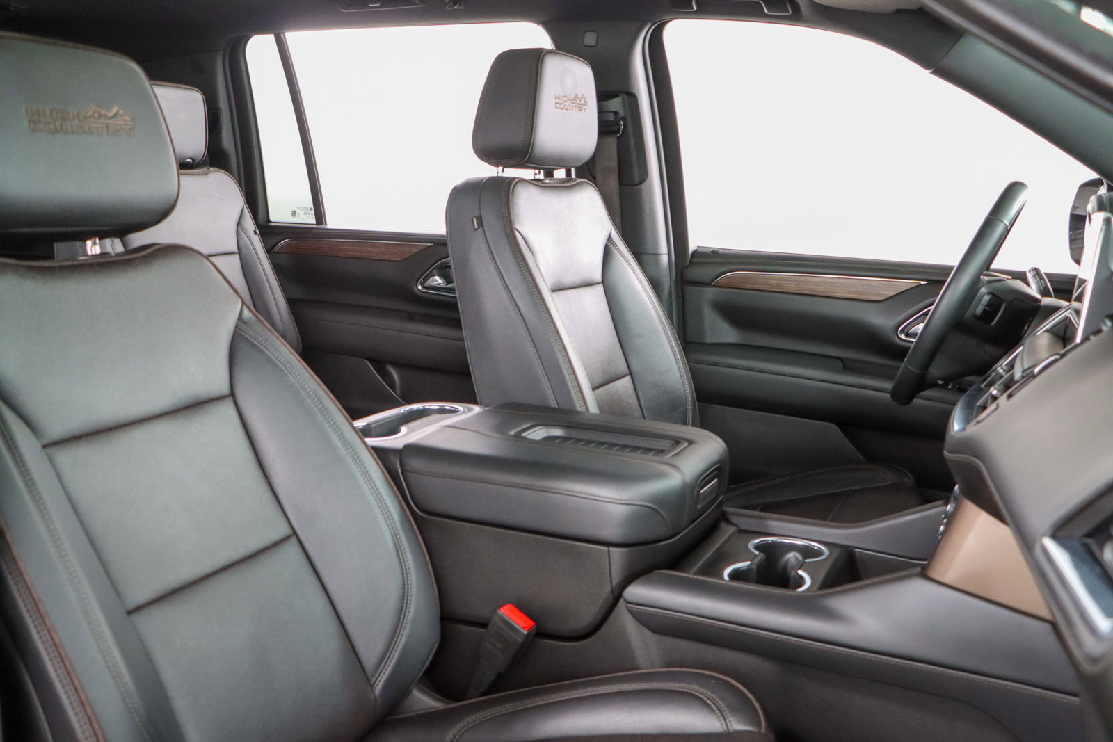 Used 2023 Chevrolet Suburban High Country image 32