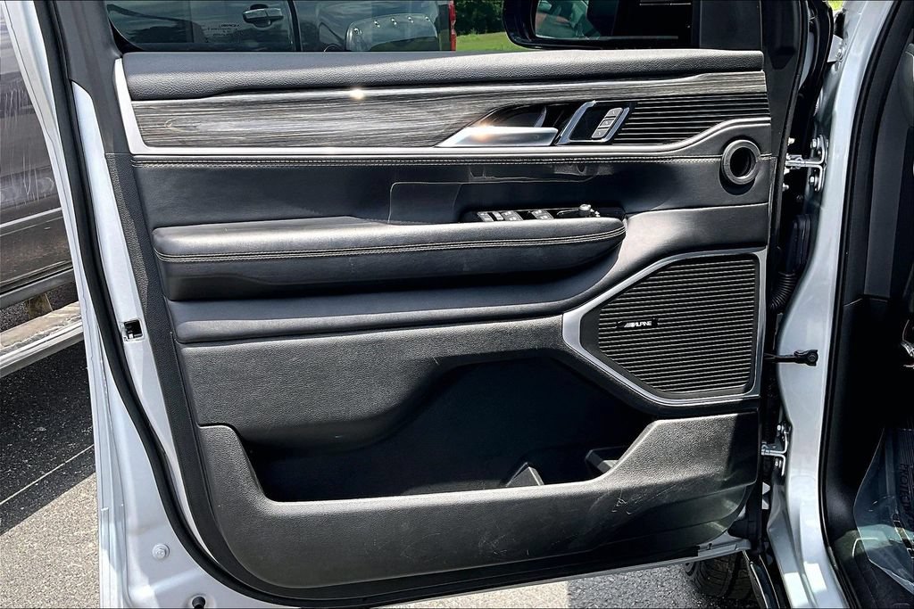Used 2022 Jeep Wagoneer Series III RWD image 22