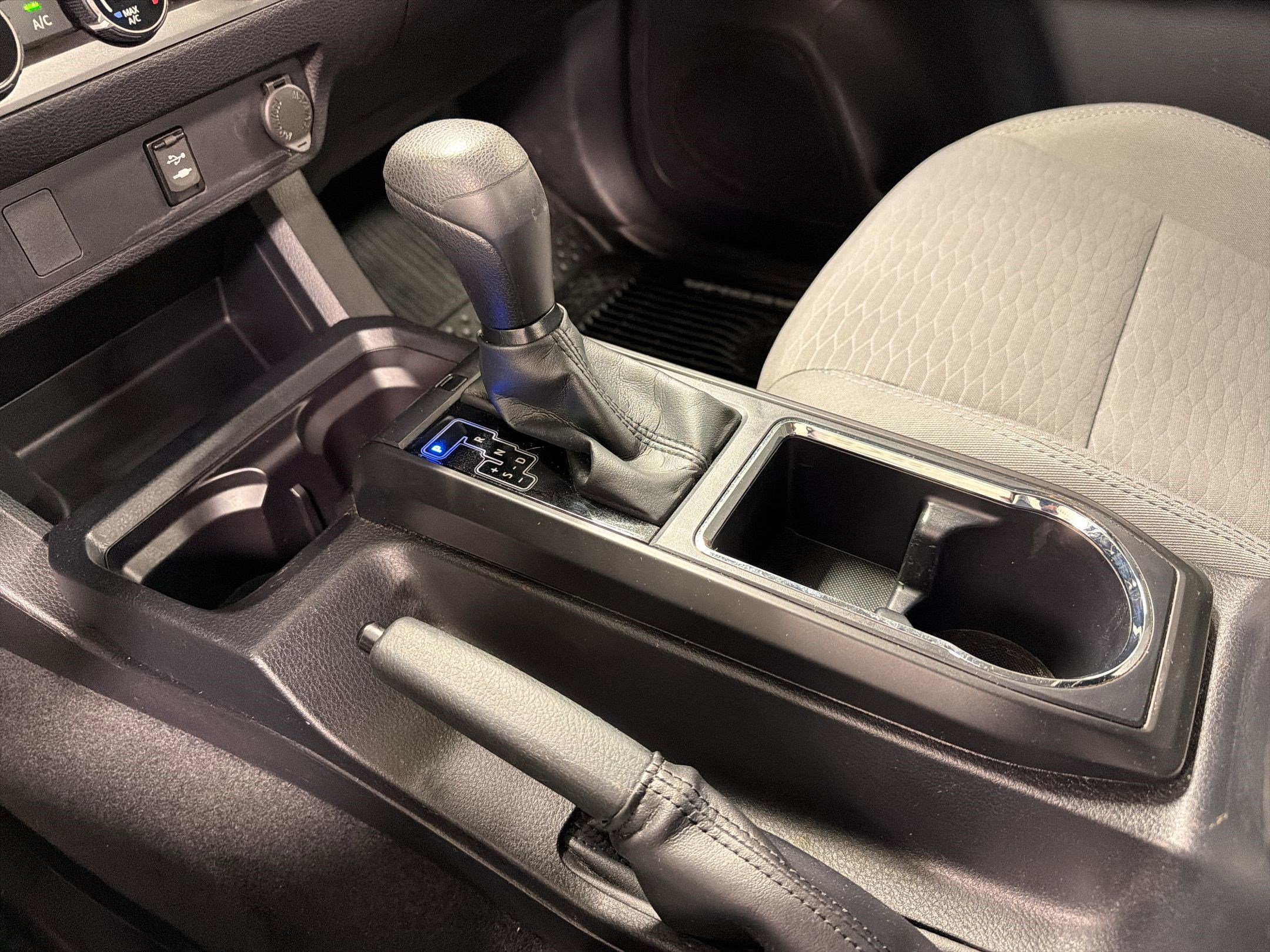 Used 2018 Toyota Tacoma SR w/ SR Convenience Package image 16