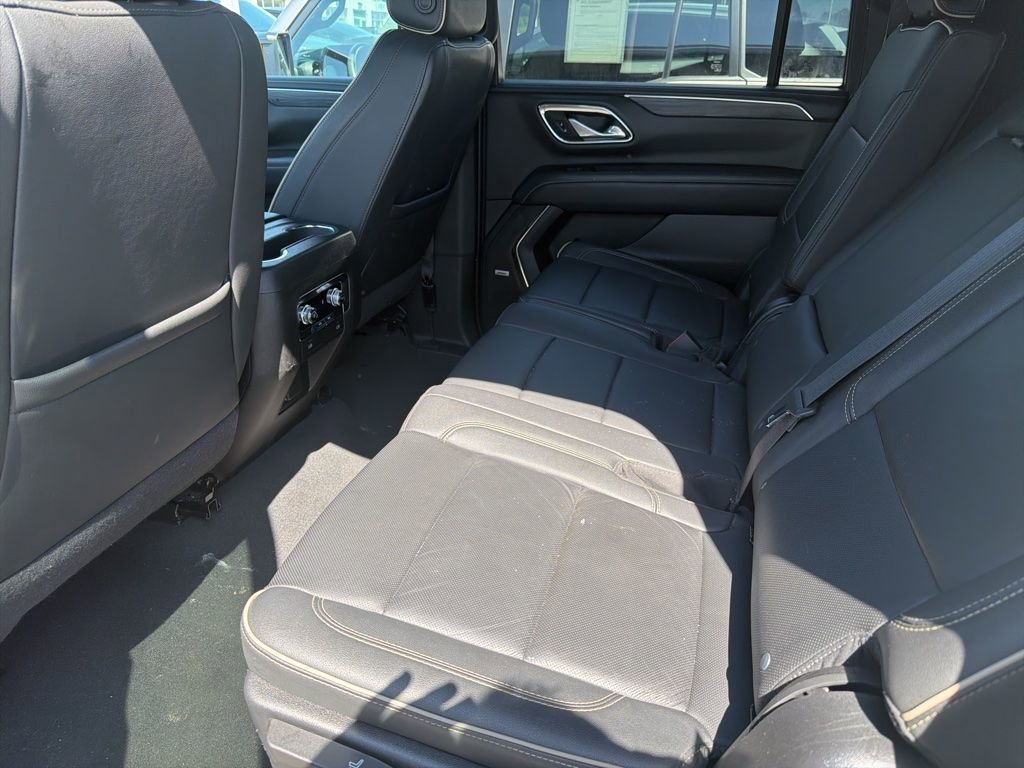 Used 2024 GMC Yukon XL SLT AWD/4WD image 3