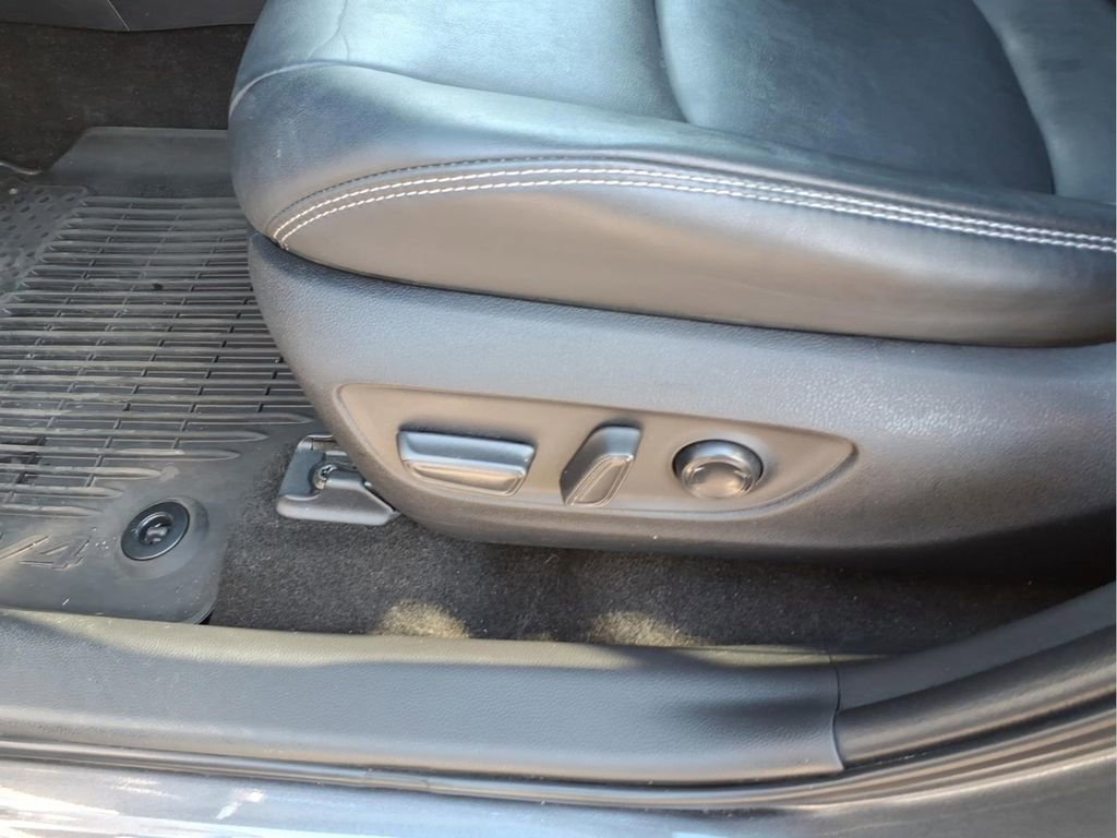 Used 2023 Toyota RAV4 XLE Premium image 19