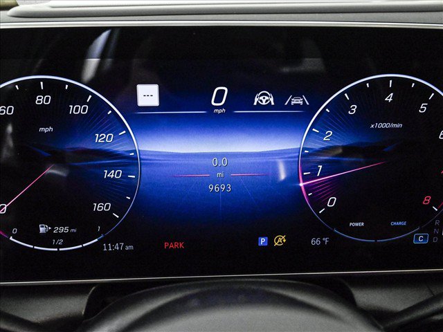 Used 2025 Mercedes-Benz GLC 300 4MATIC image 11