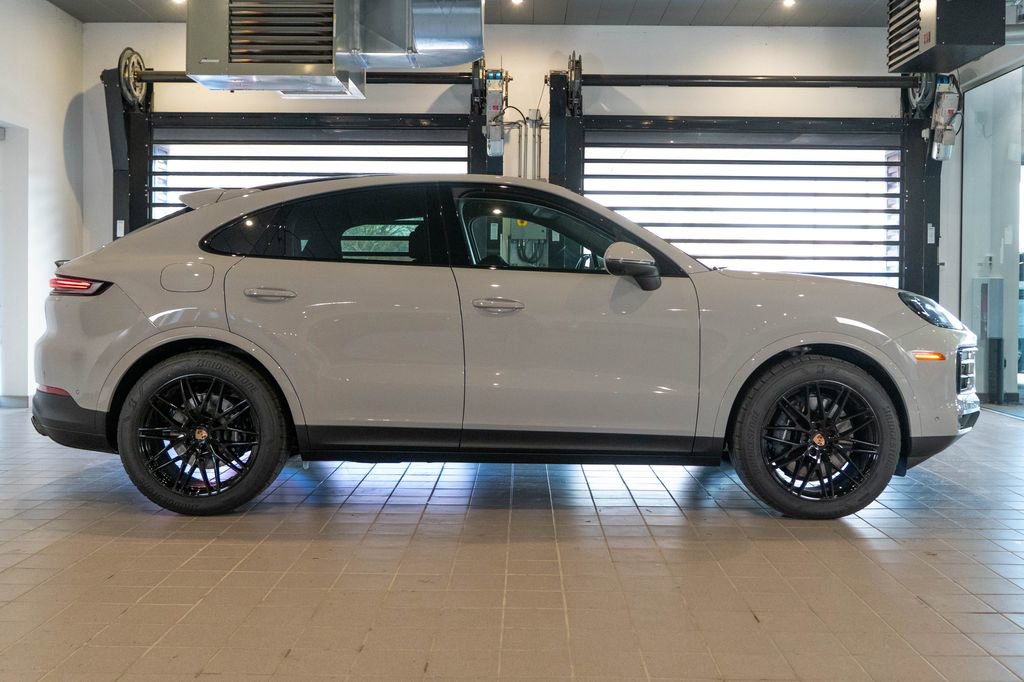 New 2025 Porsche Cayenne Coupe image 10