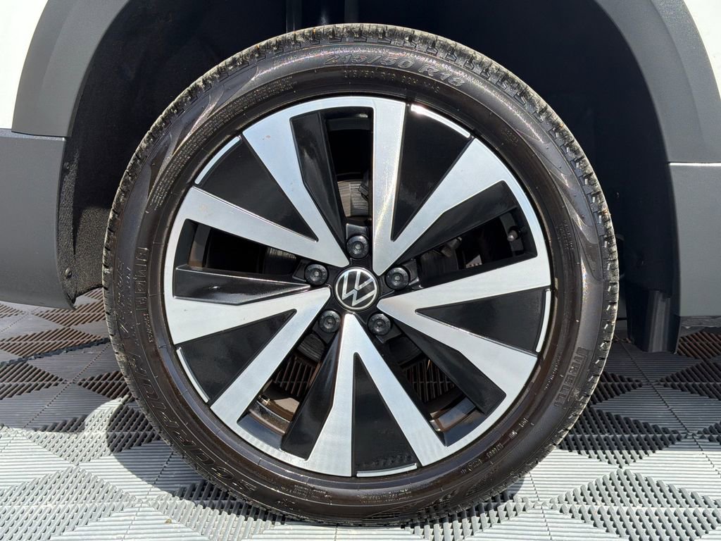 Used 2024 Volkswagen Taos SE w/ MDO Package image 18