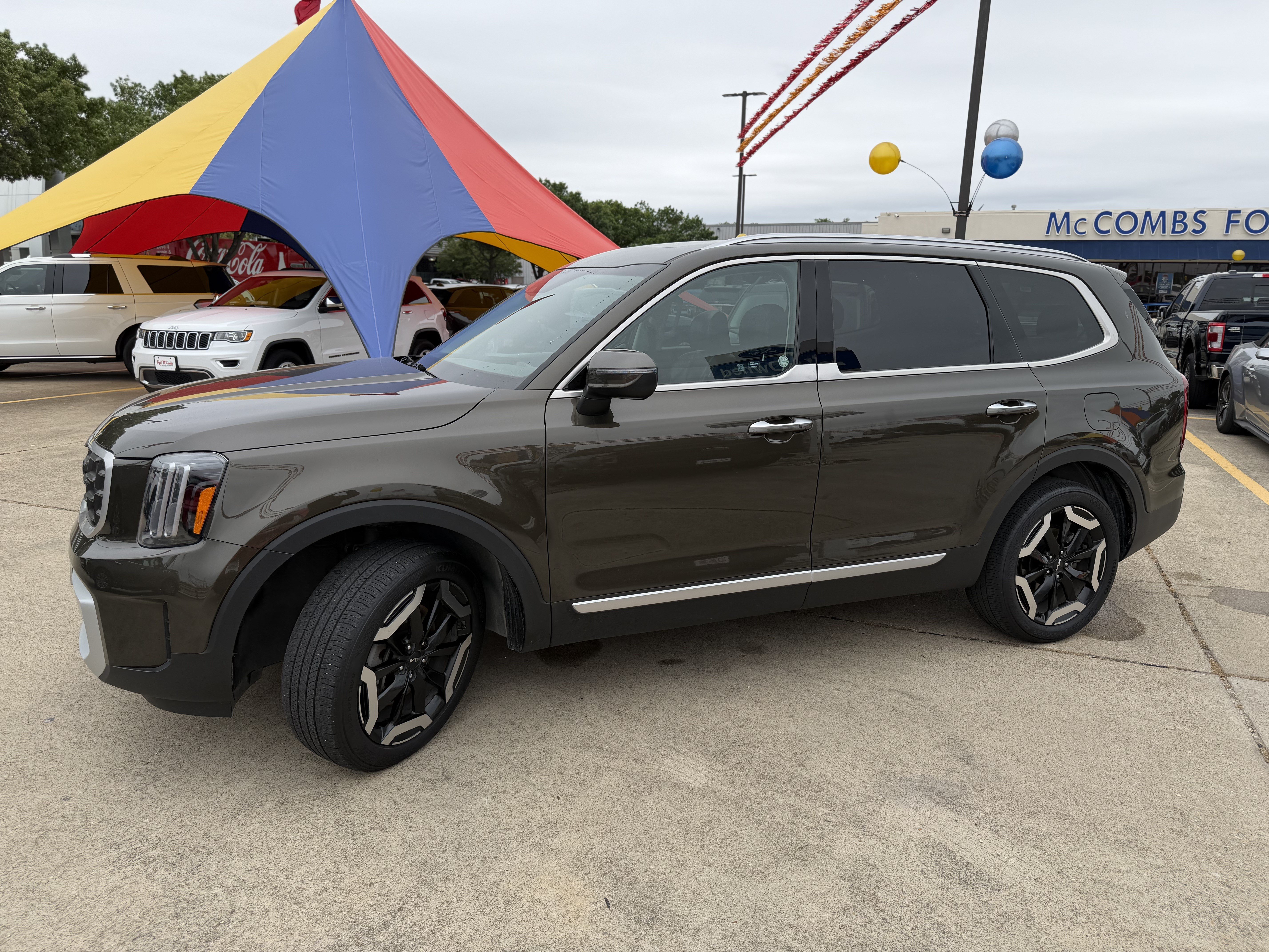 Used 2025 Kia Telluride S FWD image 11
