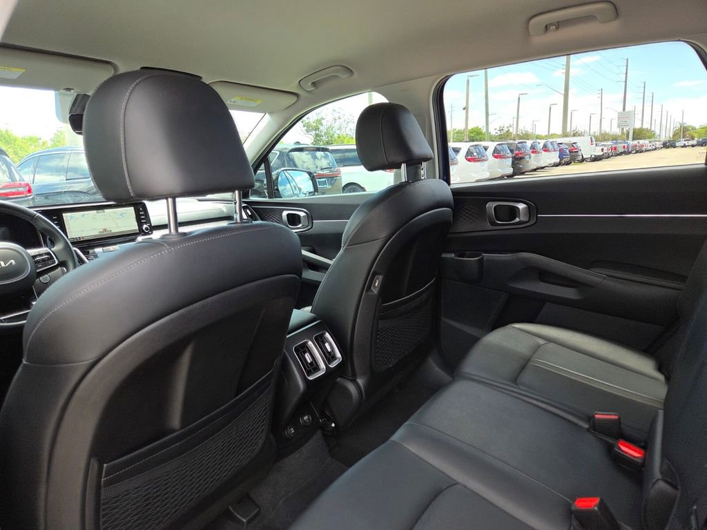 Used 2023 Kia Sorento S image 21