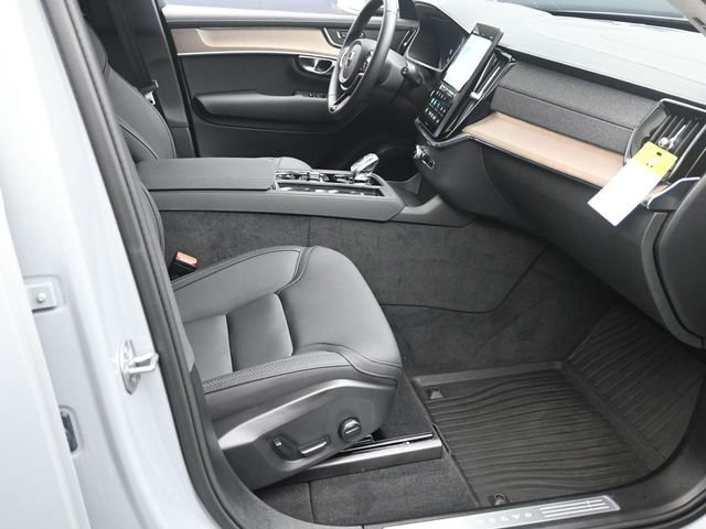 Used 2025 Volvo XC90 B6 Core w/ Protection Package image 29