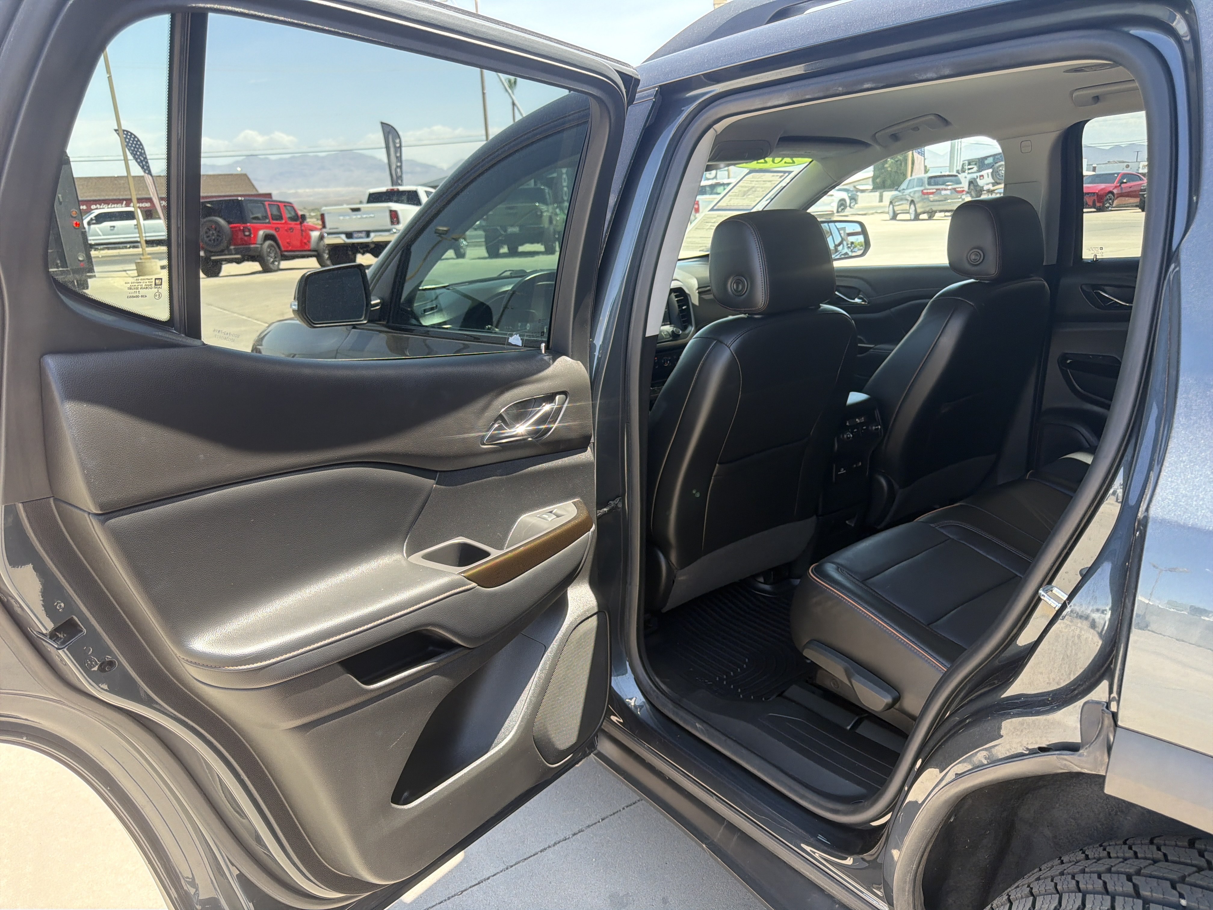 Used 2020 GMC Acadia AT4 w/ Driver Alert Package II AWD/4WD image 8