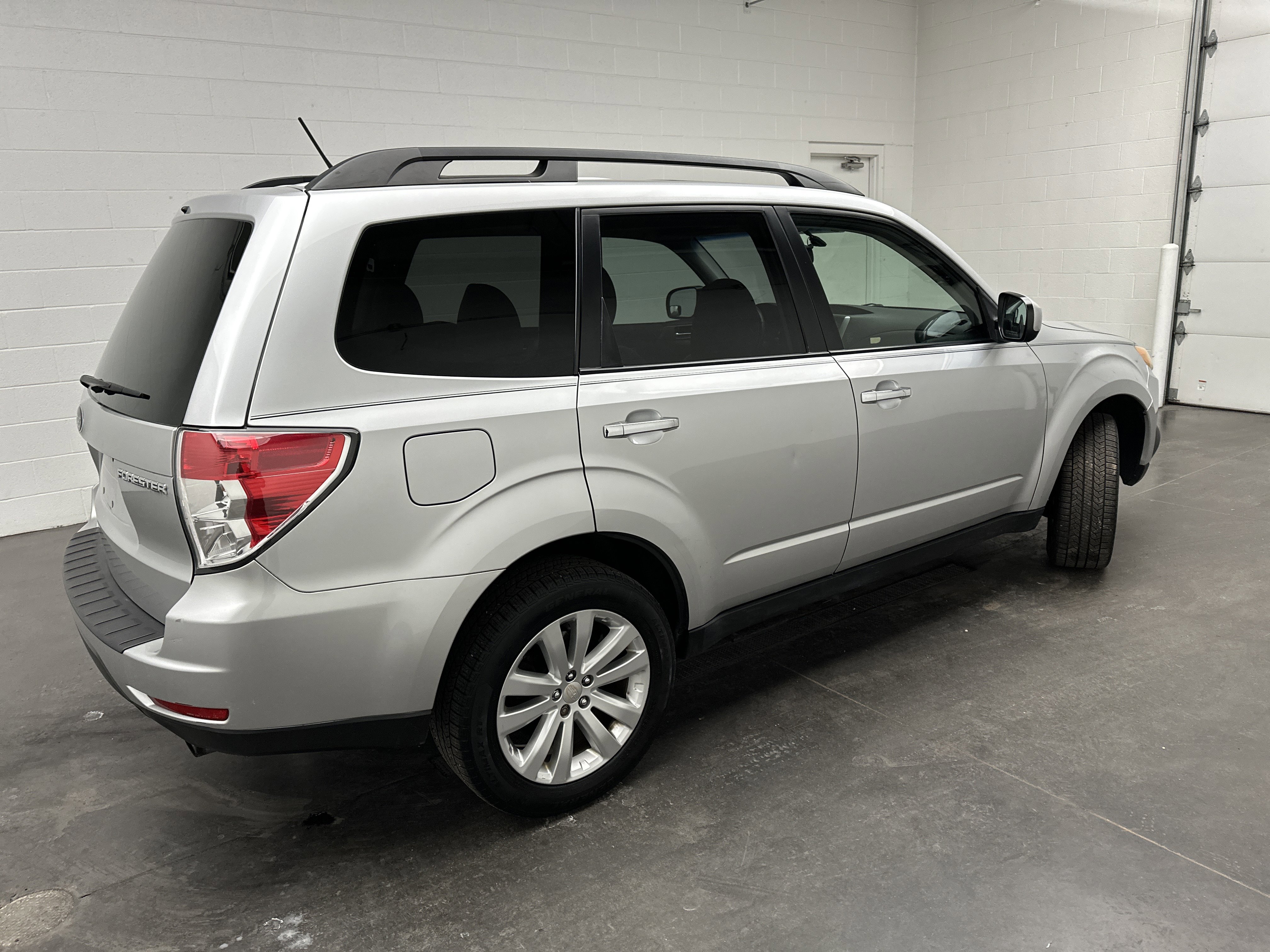 Used 2011 Subaru Forester 2.5X Limited w/ Popular Equipment Group 4B image 8