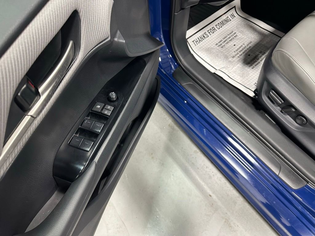 Used 2026 Toyota Camry SE FWD image 9