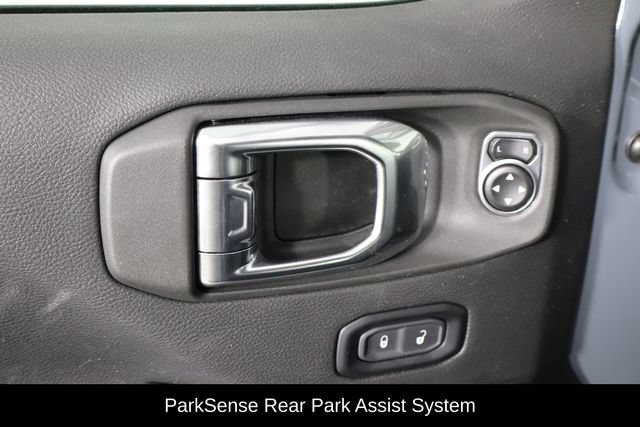 Used 2025 Jeep Wrangler Unlimited Sahara w/ Safety Group AWD/4WD image 22