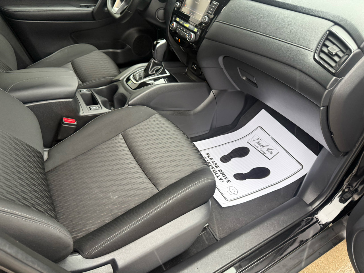 Used 2020 Nissan Rogue SV image 16