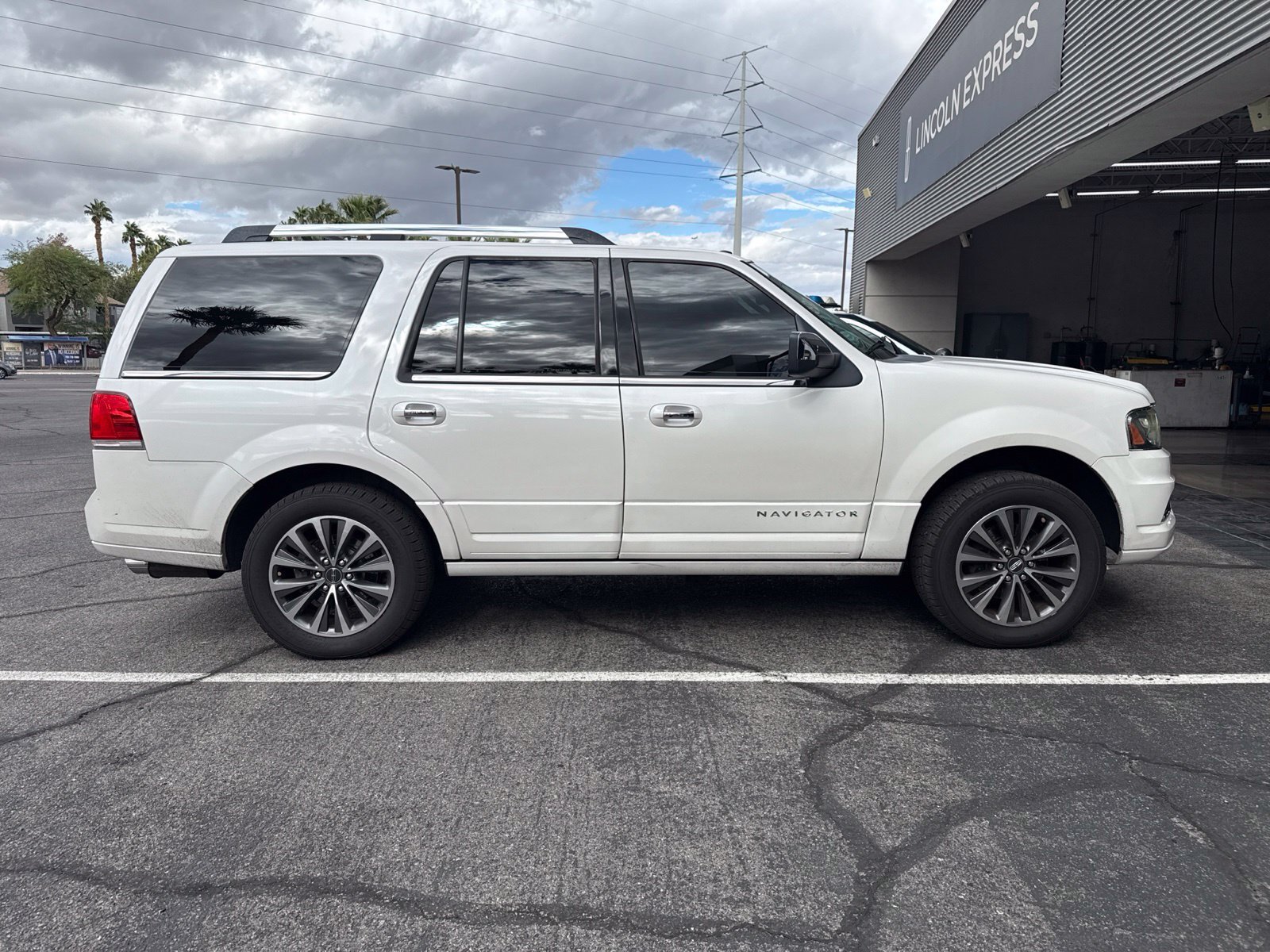 Used 2015 Lincoln Navigator 2WD image 4