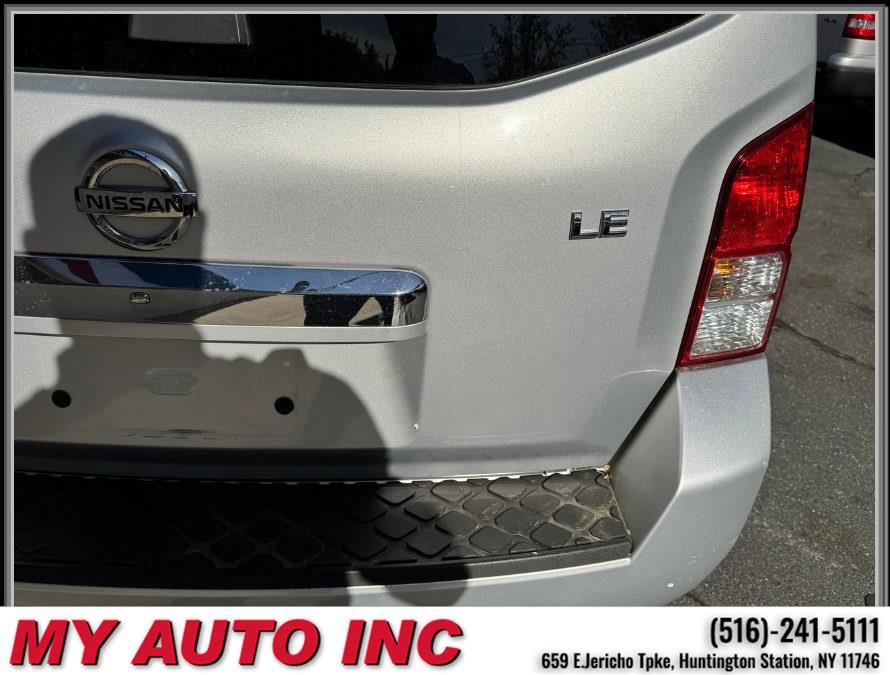 Used 2011 Nissan Pathfinder LE w/ Navigation Pkg image 39