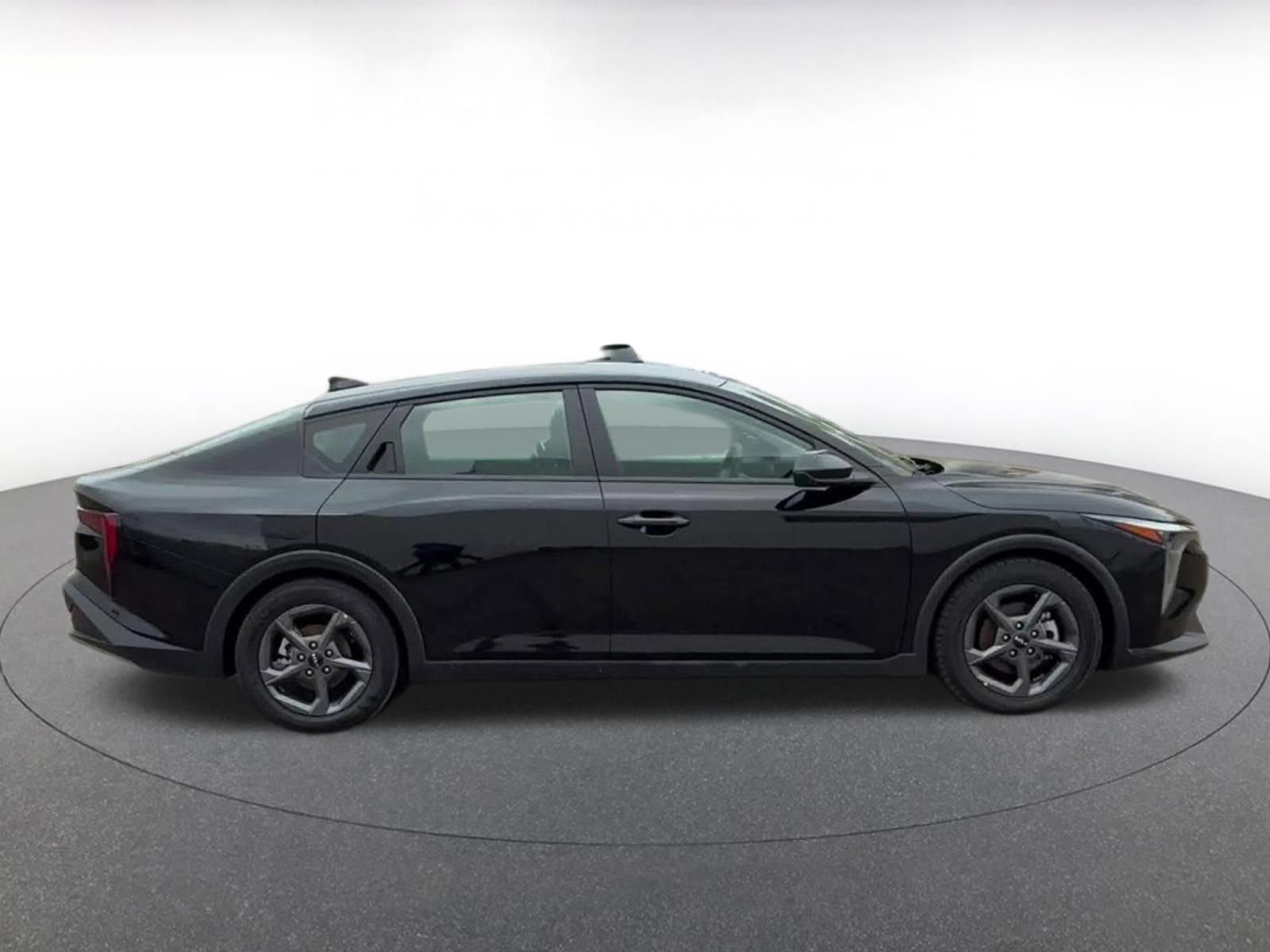 Used 2025 Kia K4 LXS image 16