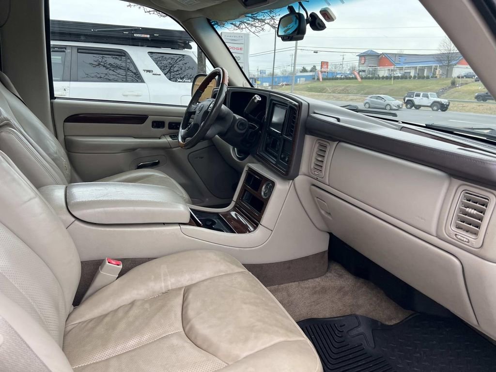 Used 2003 Cadillac Escalade ESV AWD image 12