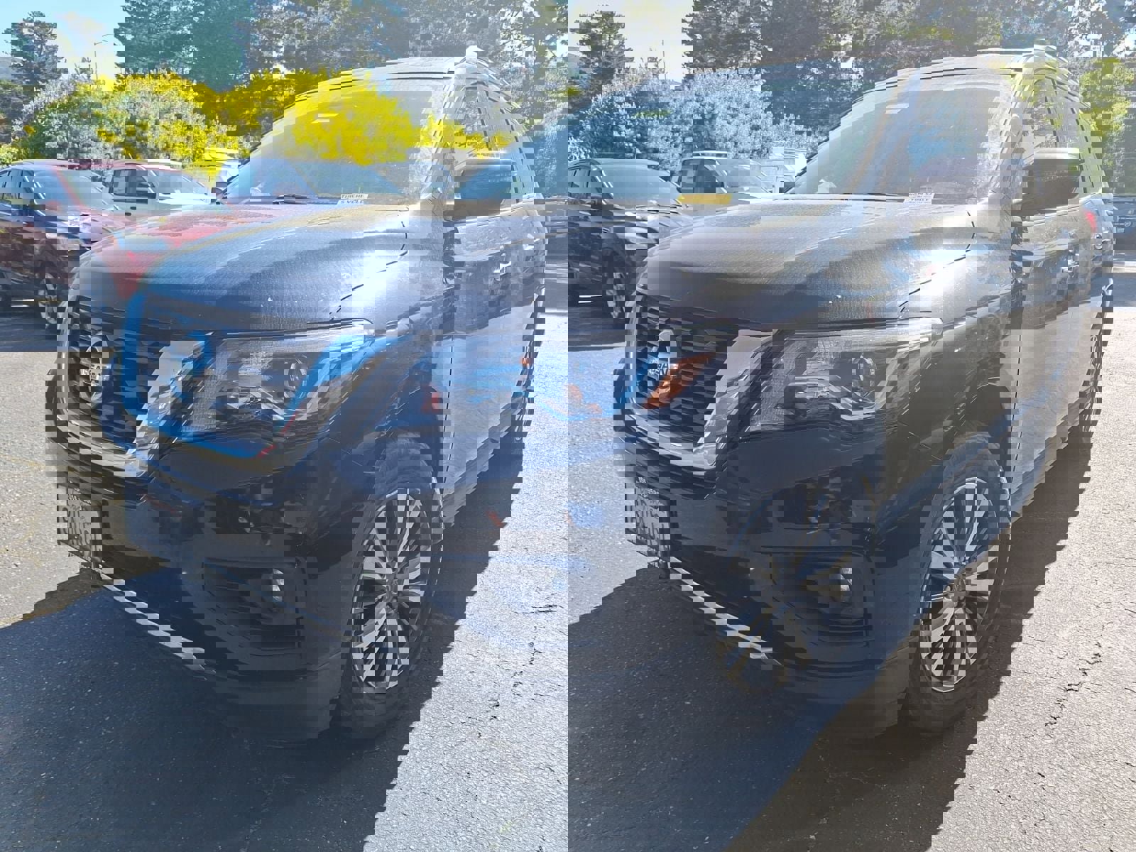 Used 2019 Nissan Pathfinder SV image 3