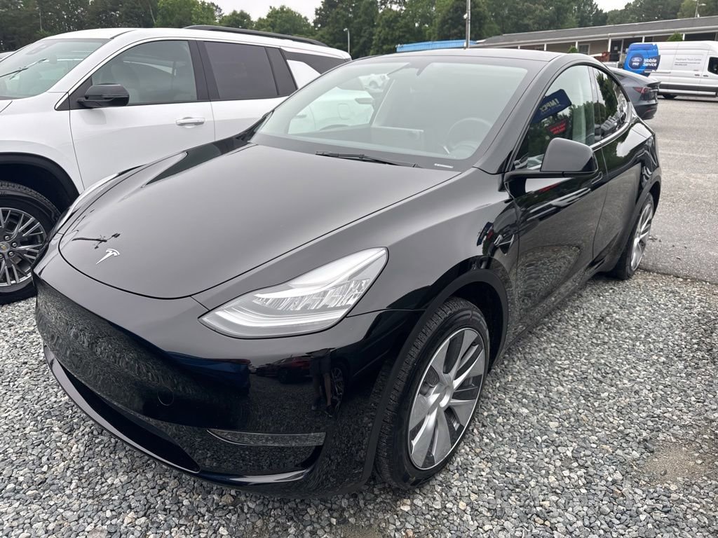 Used 2023 Tesla Model Y AWD image 1