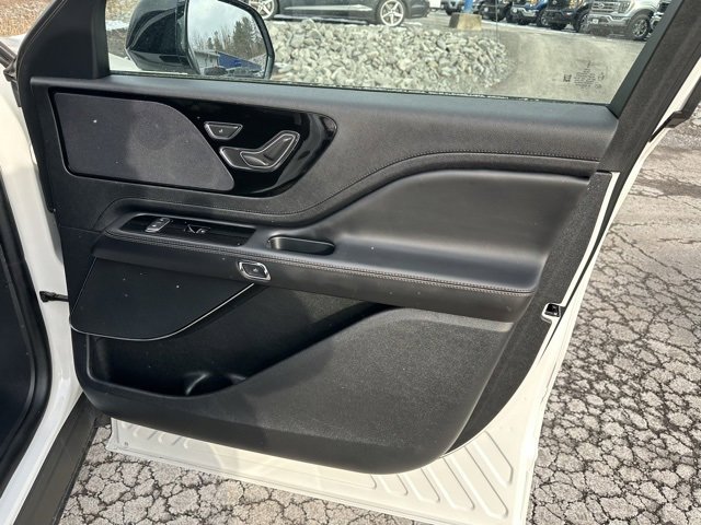 Used 2023 Lincoln Aviator AWD w/ Premium Package image 15