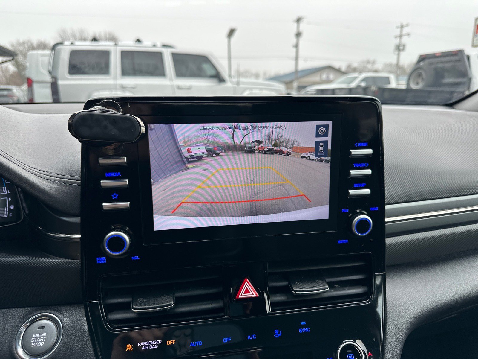 Used 2021 Hyundai Ioniq SEL FWD image 29