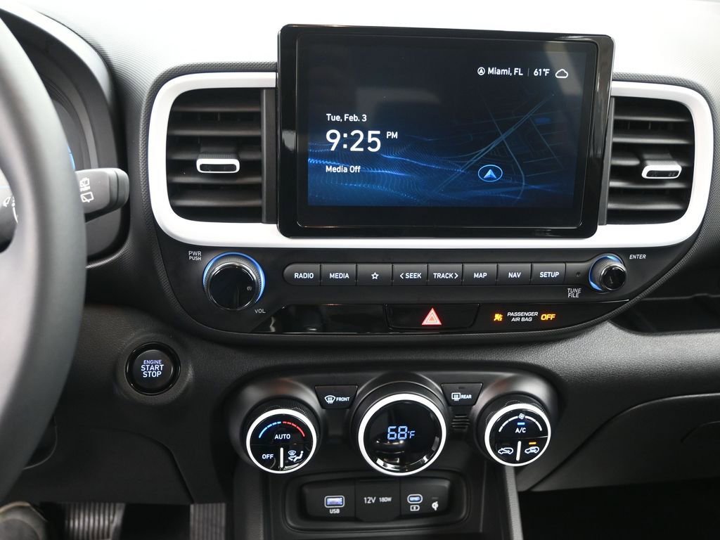 Used 2023 Hyundai Venue Limited image 15