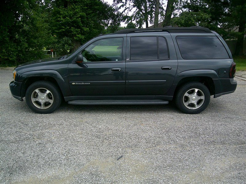 Used 2004 Chevrolet TrailBlazer 4WD w/ LT Preferred Equipment Group image 2