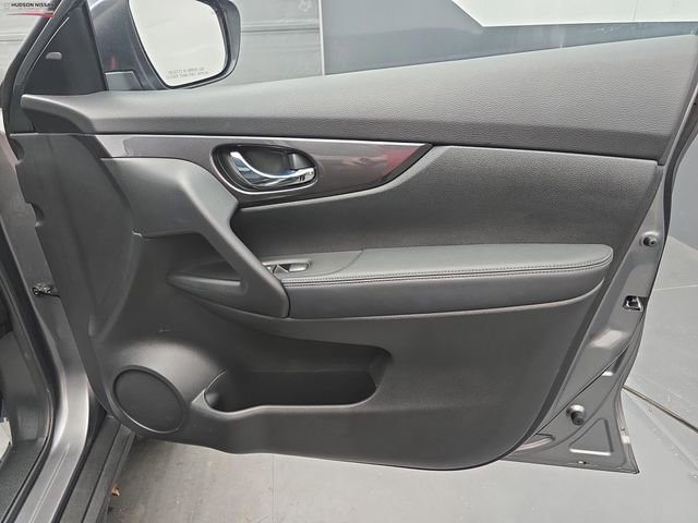 Used 2020 Nissan Rogue SV image 50