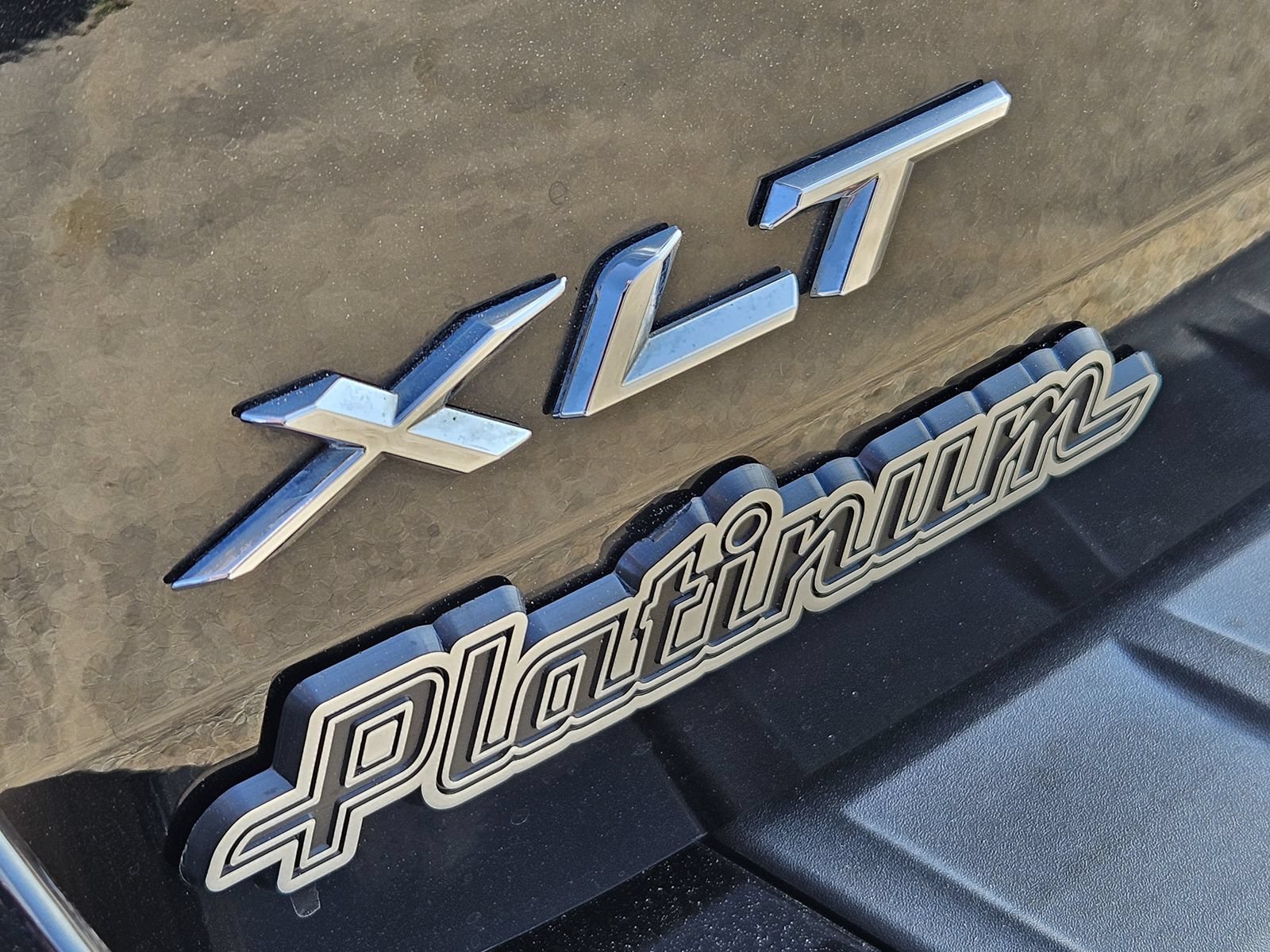 Used 2021 Ford Explorer XLT w/ Equipment Group 202A RWD image 15