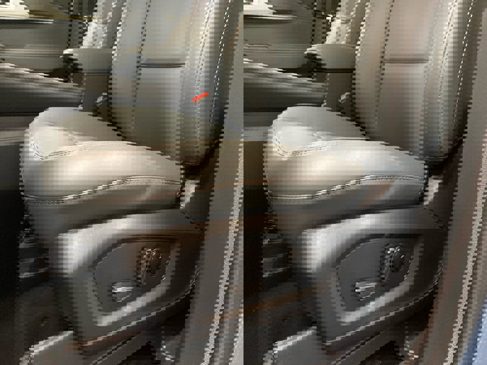 New 2026 Ford Explorer Active w/ Active Comfort Package image 18