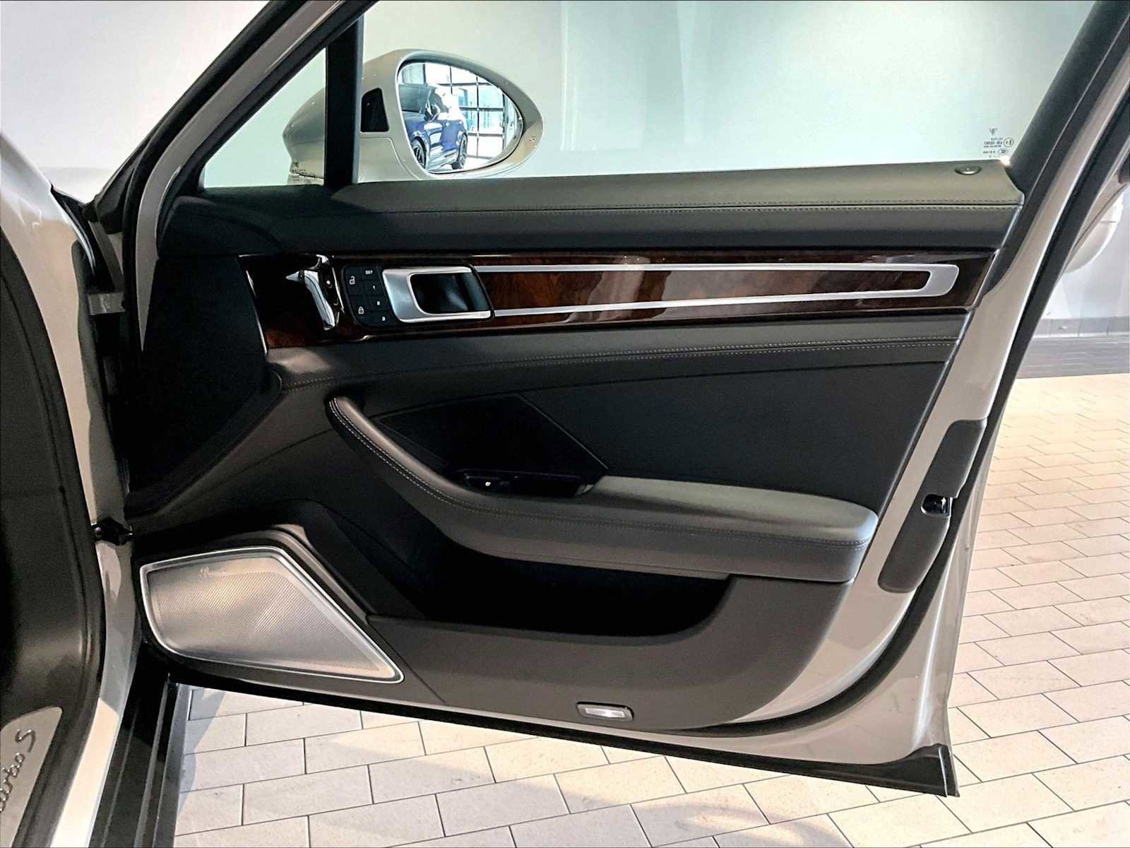 Used 2023 Porsche Panamera Turbo S image 27