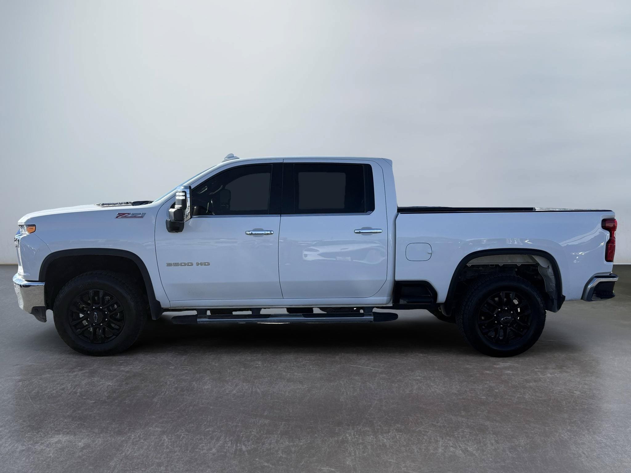 Used 2022 Chevrolet Silverado 3500 LTZ w/ LTZ Convenience Package AWD/4WD image 2