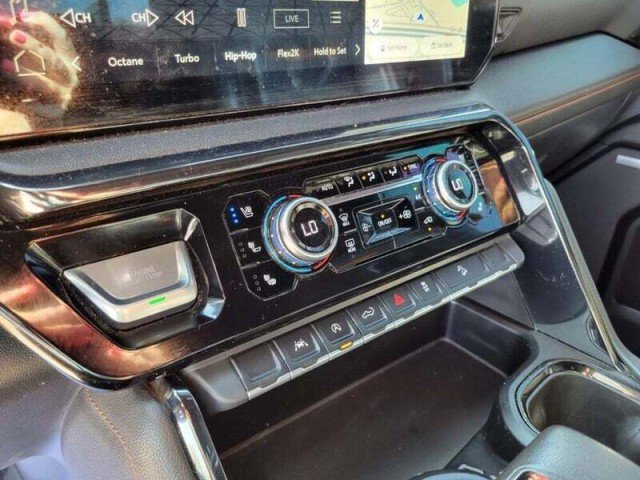 Used 2022 GMC Sierra 1500 AT4 w/ AT4 Preferred Package image 22