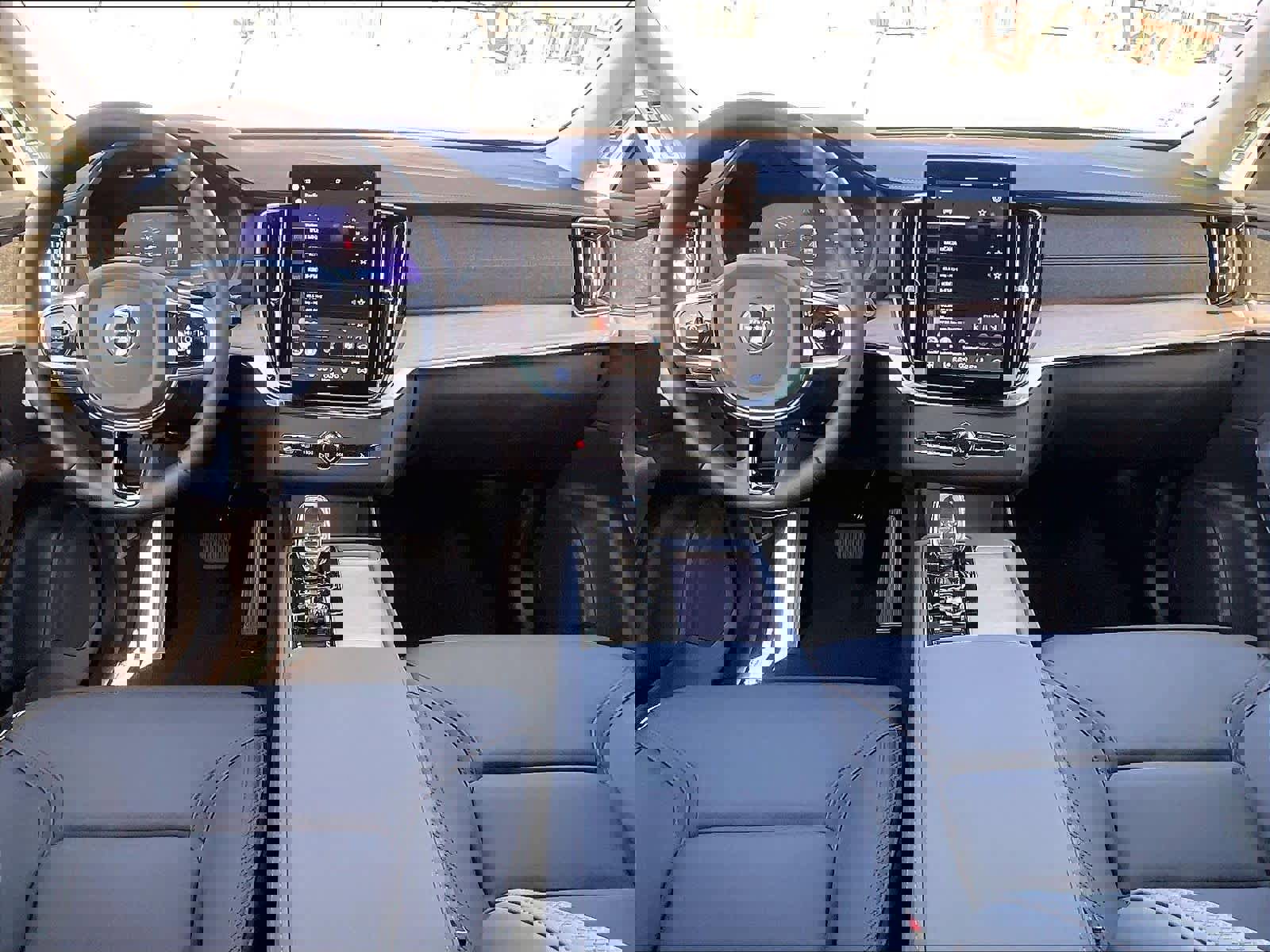 New 2026 Volvo XC90 T8 Plus w/ Protection Package image 7