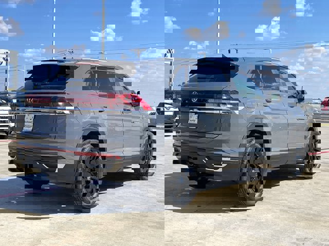 New 2026 Volkswagen Atlas Cross Sport SE image 8