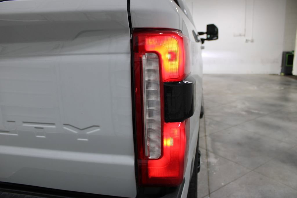 New 2026 Ford F250 Lariat w/ Black Appearance Package image 31