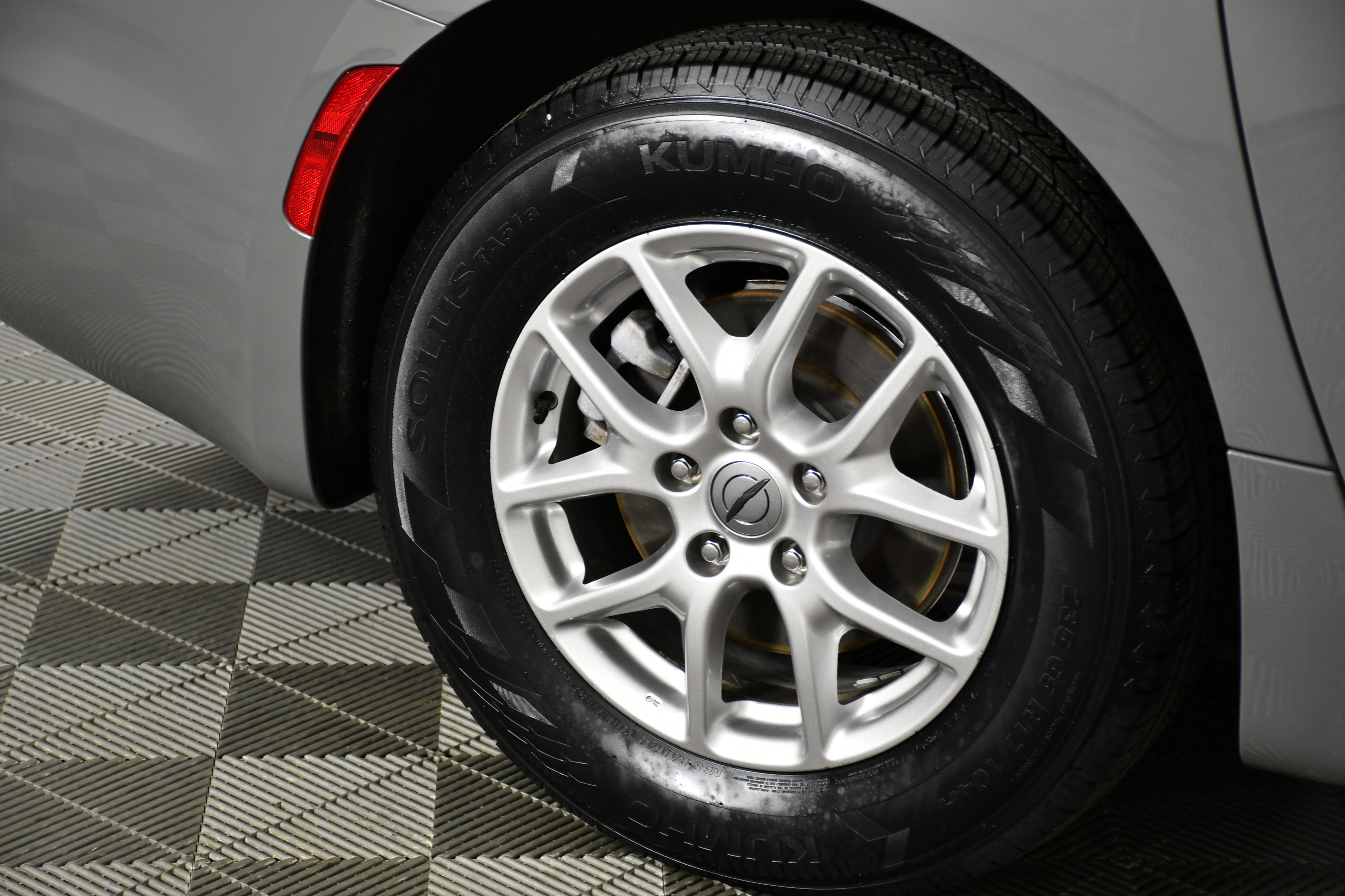 Used 2025 Chrysler Pacifica Select image 54