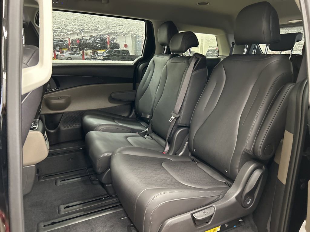 New 2026 Kia Carnival LXS image 24