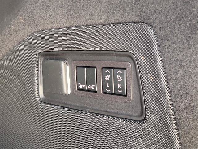 Certified 2023 Cadillac Escalade Premium Luxury AWD/4WD image 27