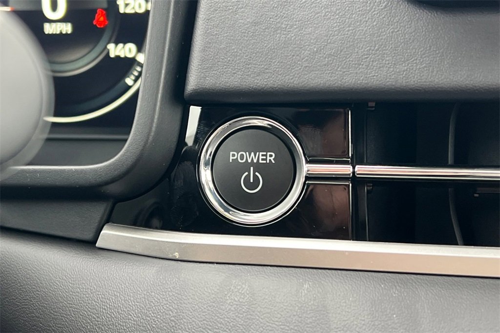 New 2025 Mitsubishi Outlander SE image 24