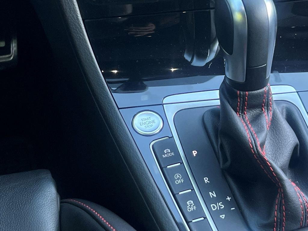 Used 2020 Volkswagen GTI SE image 24